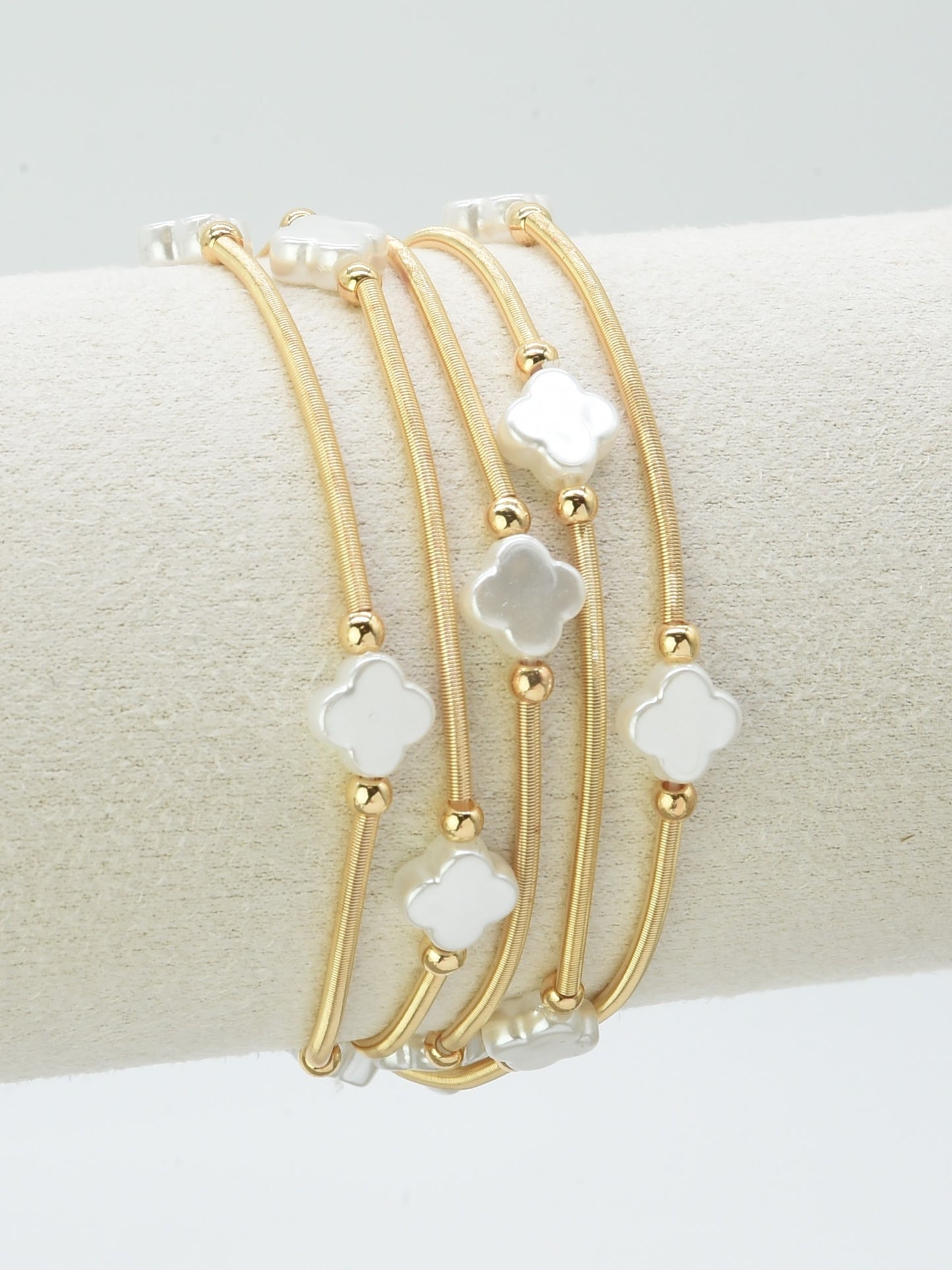 Set of 5 Gold Stretch with Glass Shell Clover Stretch Bracelets