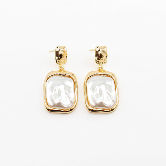 Gold Stud with Freshwater Pearl Rectangle Earring